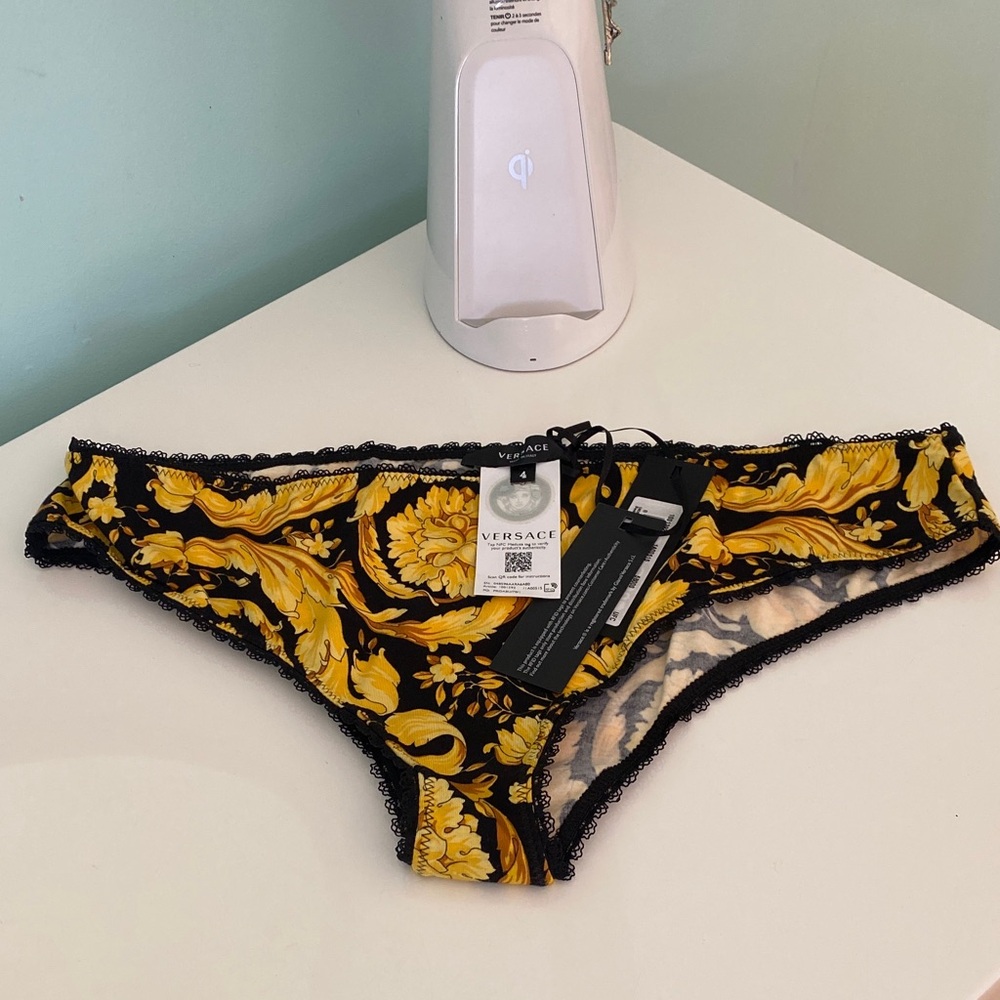 NWT Versace Black and yellow Panties 100 % cotton